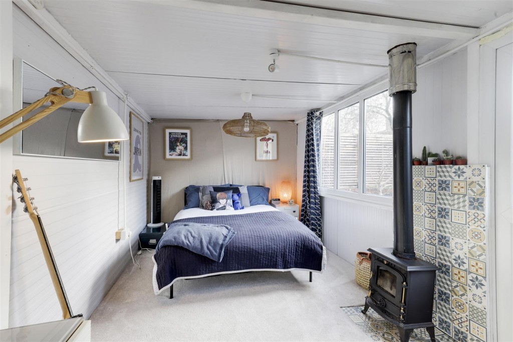 Main Street, Farnsfield, Nottinghamshire, NG22 8EF