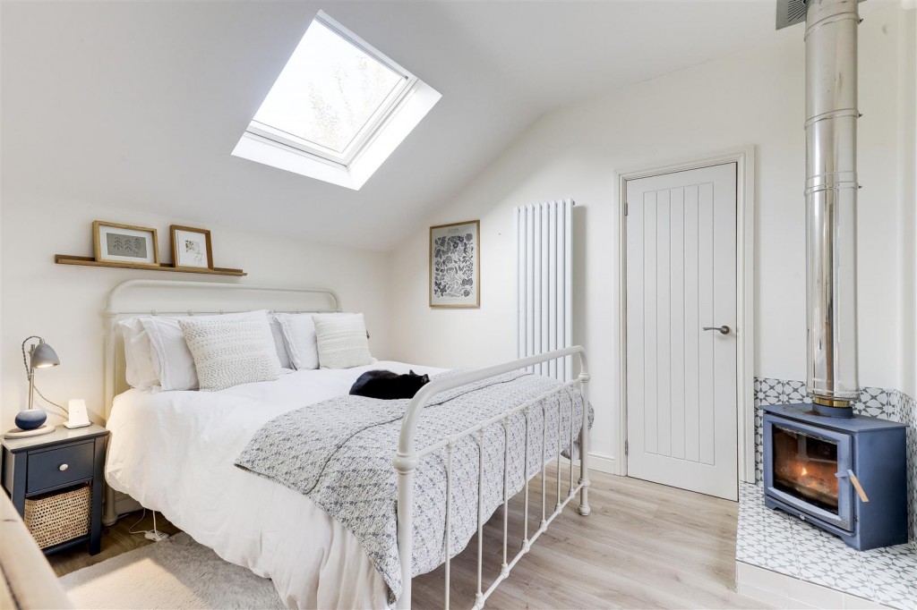 Main Street, Farnsfield, Nottinghamshire, NG22 8EF