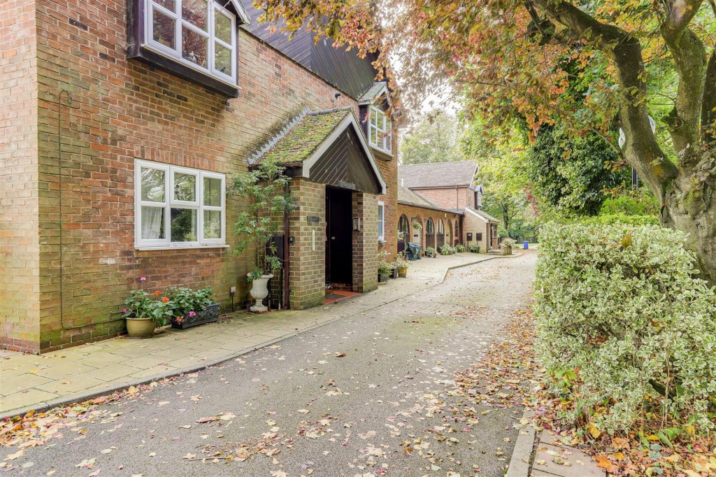 Maple cottages, Risley, Derbyshire, DE72 3WJ