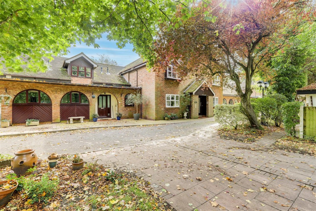 Maple cottages, Risley, Derbyshire, DE72 3WJ