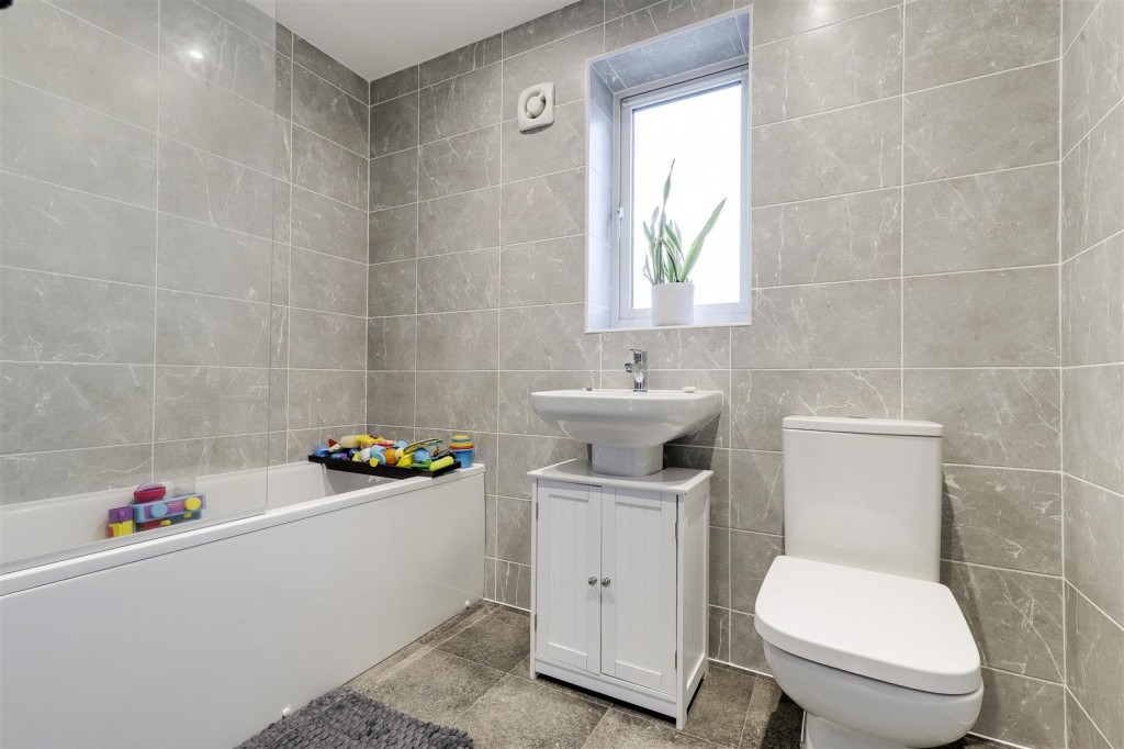 Coot Way, Burton Joyce, Nottinghamshire, NG14 5JP