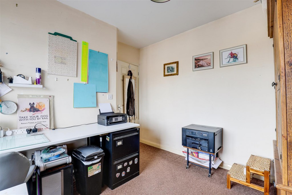 Highfield Drive, Carlton, Nottinghamshire, NG4 1PR