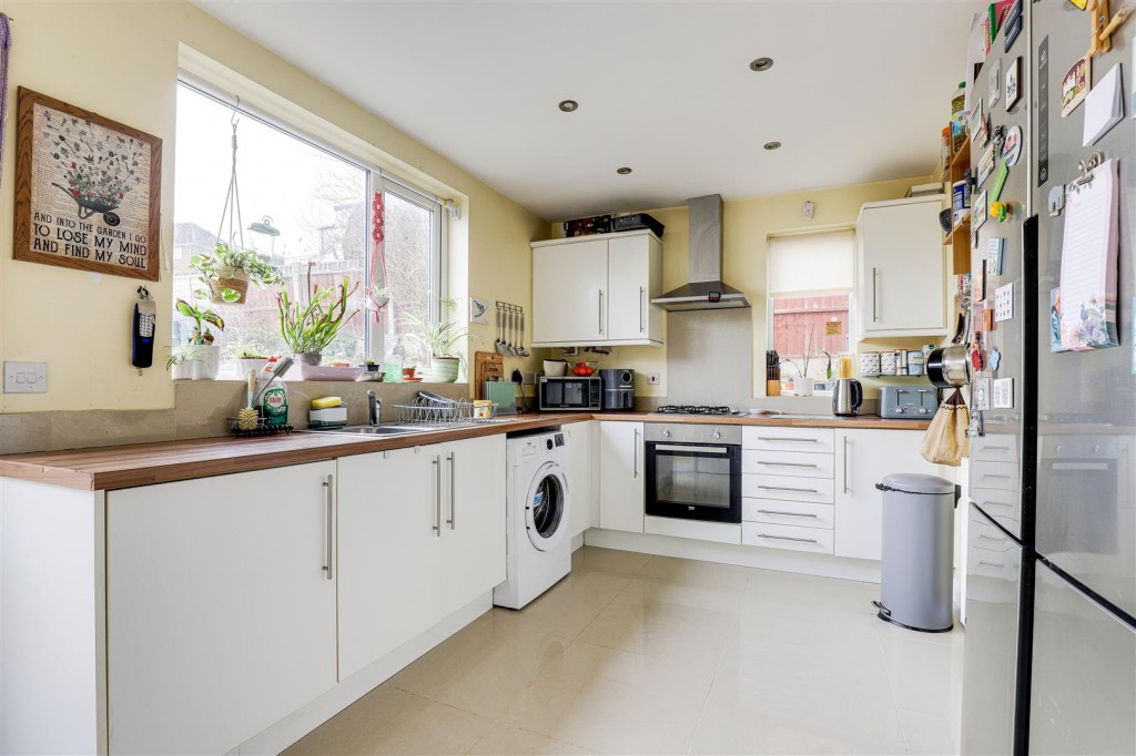 Highfield Drive, Carlton, Nottinghamshire, NG4 1PR