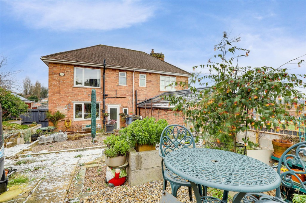 Highfield Drive, Carlton, Nottinghamshire, NG4 1PR