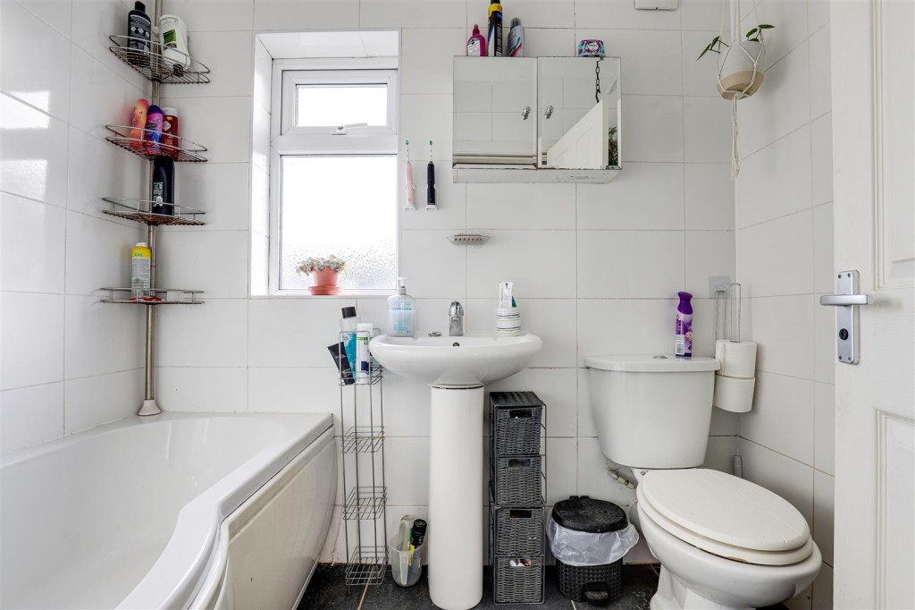 Highfield Drive, Carlton, Nottinghamshire, NG4 1PR