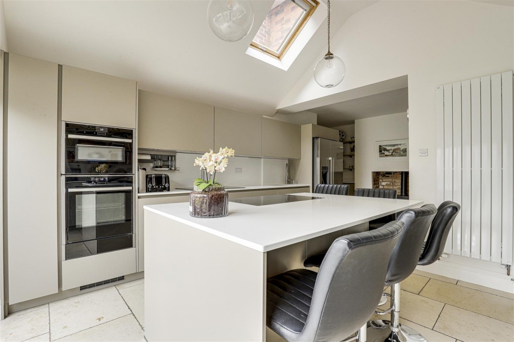 Leahurst Road, West Bridgford, Nottinghamshire, NG2 6JD