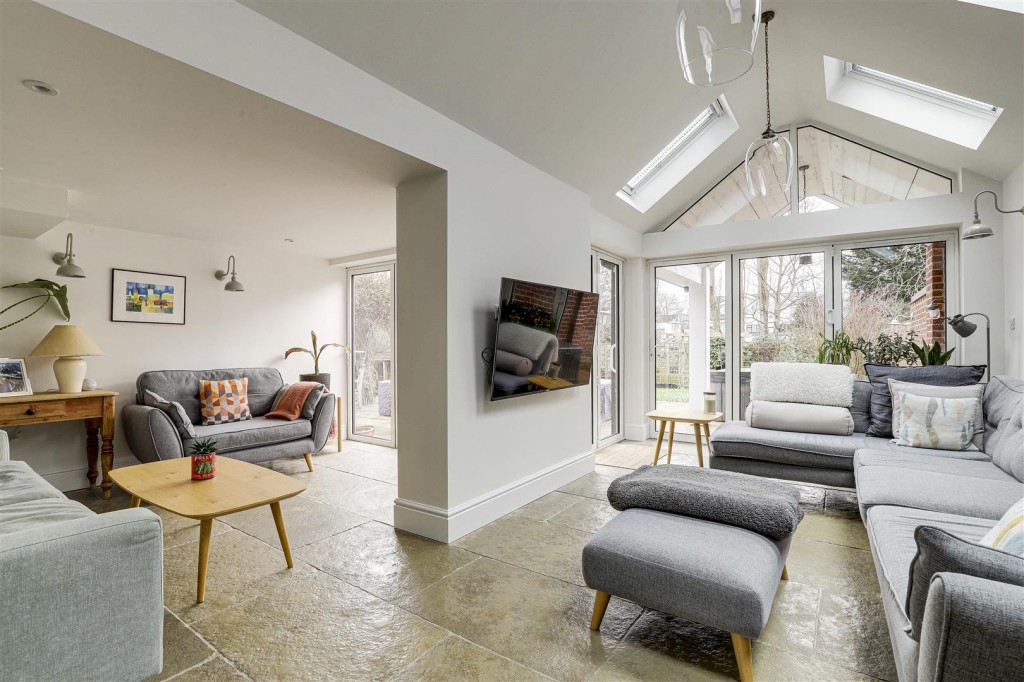 Leahurst Road, West Bridgford, Nottinghamshire, NG2 6JD