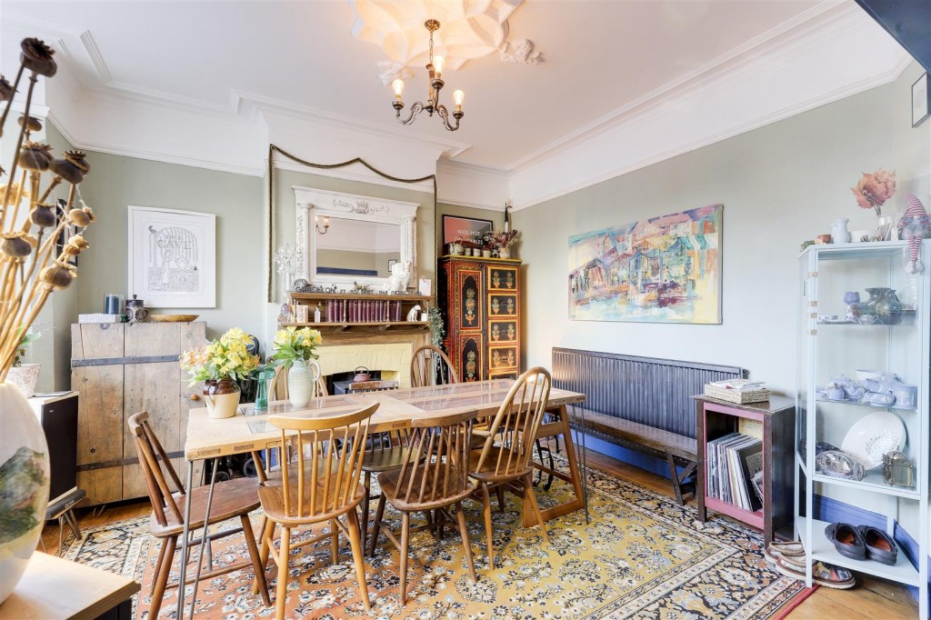 Dagmar Grove, Alexandra Park, Nottinghamshire, NG3 4JE