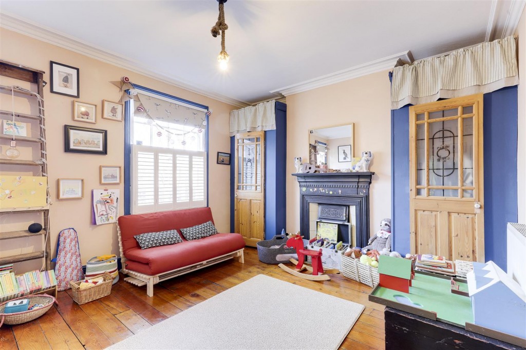 Dagmar Grove, Alexandra Park, Nottinghamshire, NG3 4JE