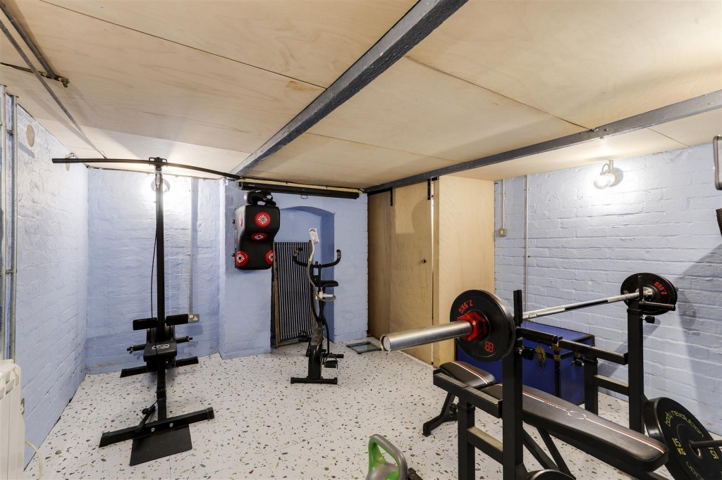 Dagmar Grove, Alexandra Park, Nottinghamshire, NG3 4JE