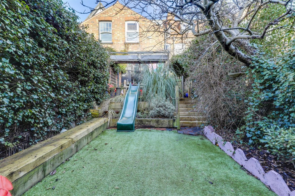 Dagmar Grove, Alexandra Park, Nottinghamshire, NG3 4JE