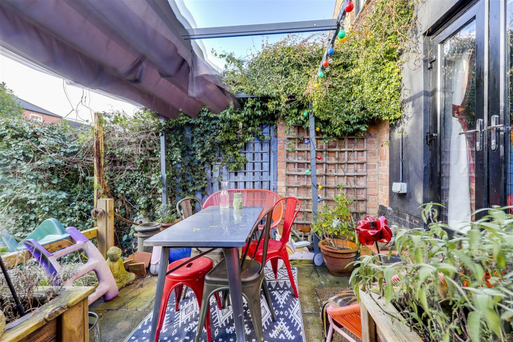 Dagmar Grove, Alexandra Park, Nottinghamshire, NG3 4JE