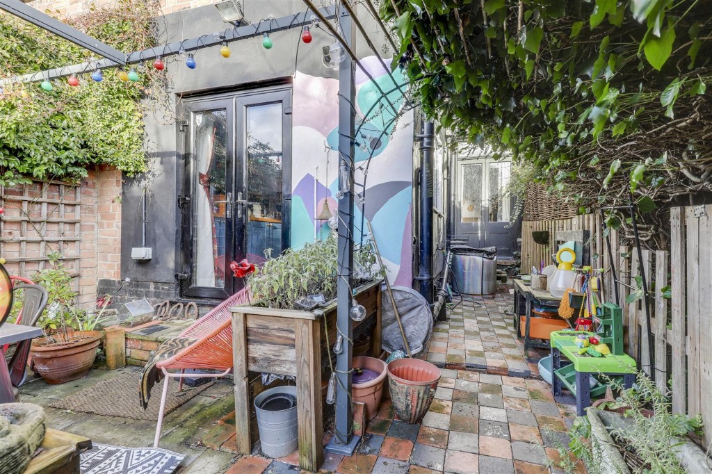 Dagmar Grove, Alexandra Park, Nottinghamshire, NG3 4JE