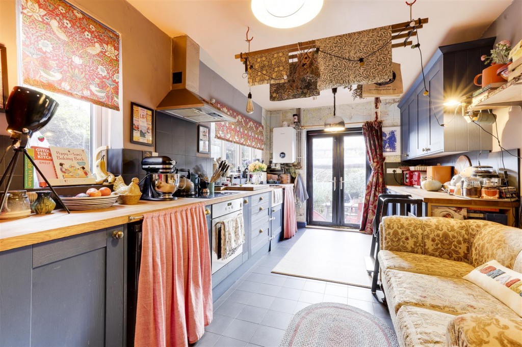 Dagmar Grove, Alexandra Park, Nottinghamshire, NG3 4JE