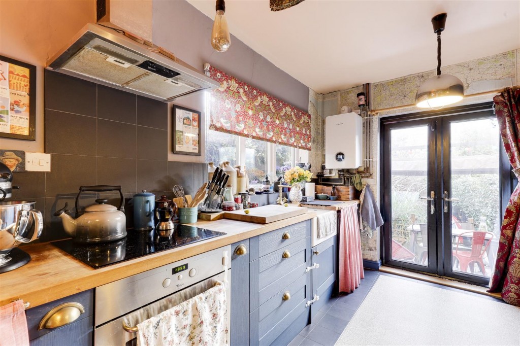 Dagmar Grove, Alexandra Park, Nottinghamshire, NG3 4JE