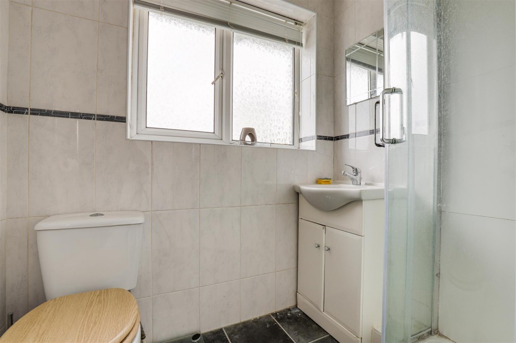 Mansfield Road, Redhill, Nottinghamshire, NG5 8NB