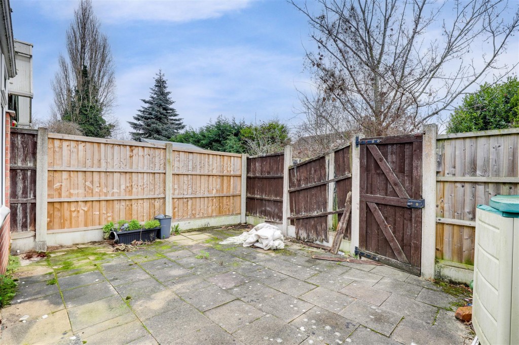 Mansfield Road, Redhill, Nottinghamshire, NG5 8NB