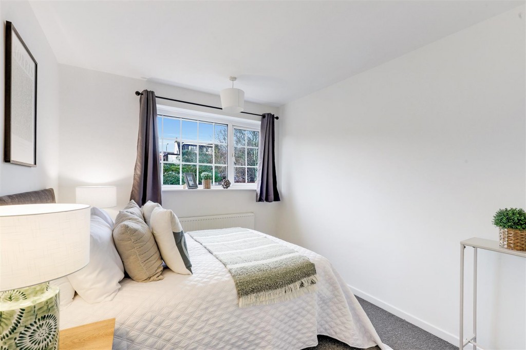 Featherstone Close, Gedling, Nottinghamshire, NG4 4JA