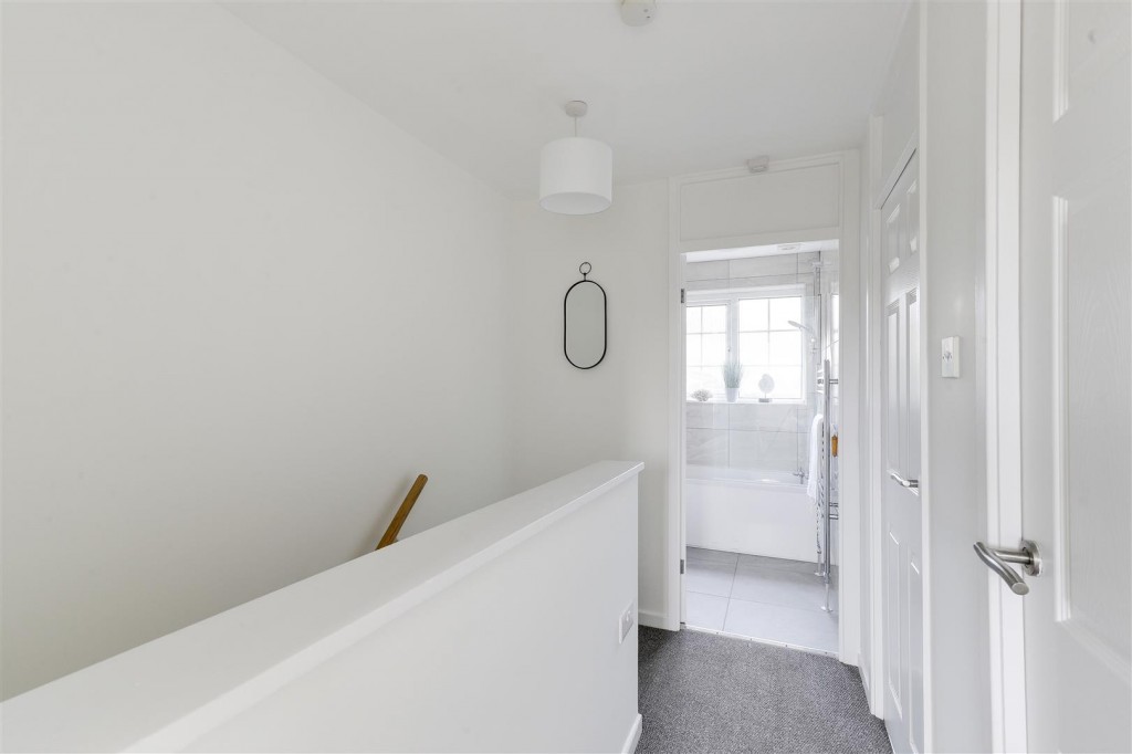 Featherstone Close, Gedling, Nottinghamshire, NG4 4JA