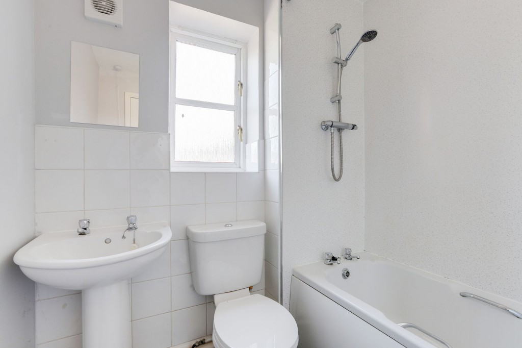 Striding Edge Close, Long Eaton, NG10