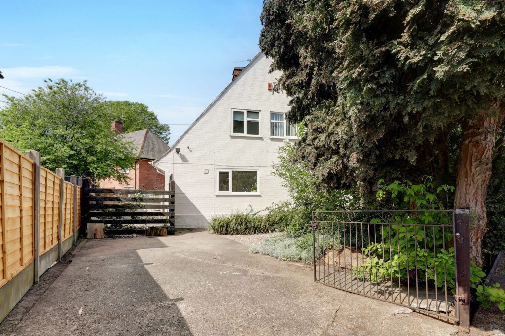 Saxondale Drive, Nottingham, NG6