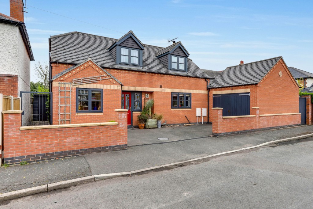 Cleveland Avenue, Draycott, DE72