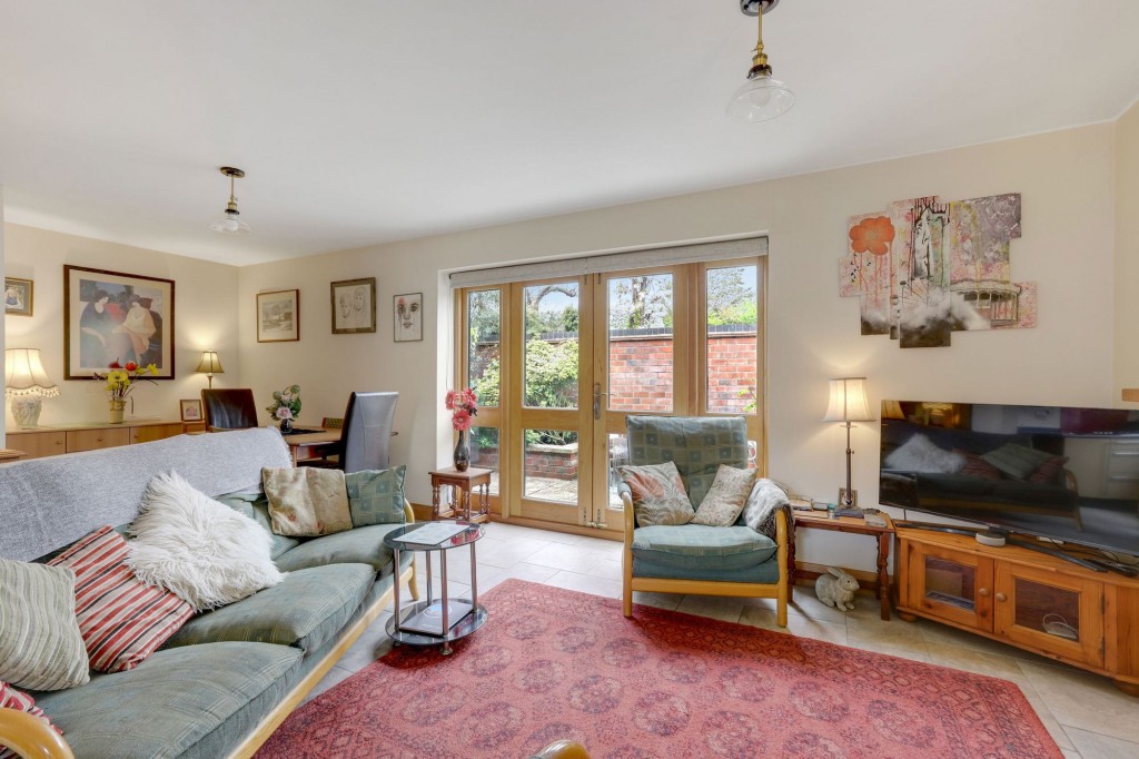 Cleveland Avenue, Draycott, DE72