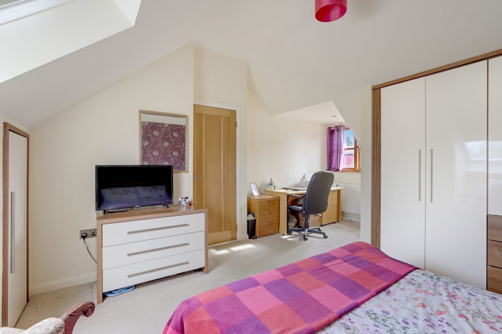 Cleveland Avenue, Draycott, DE72
