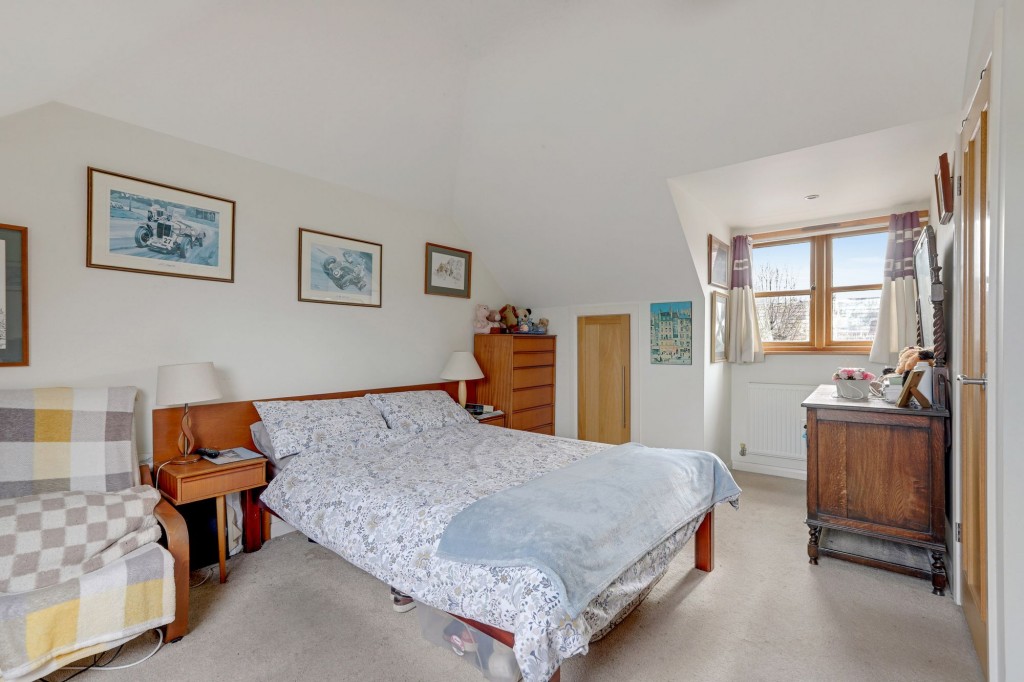 Cleveland Avenue, Draycott, DE72