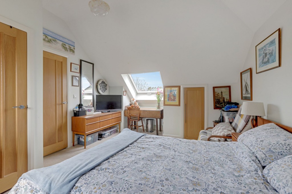 Cleveland Avenue, Draycott, DE72