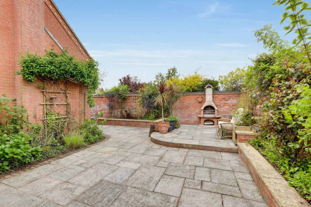 Cleveland Avenue, Draycott, DE72