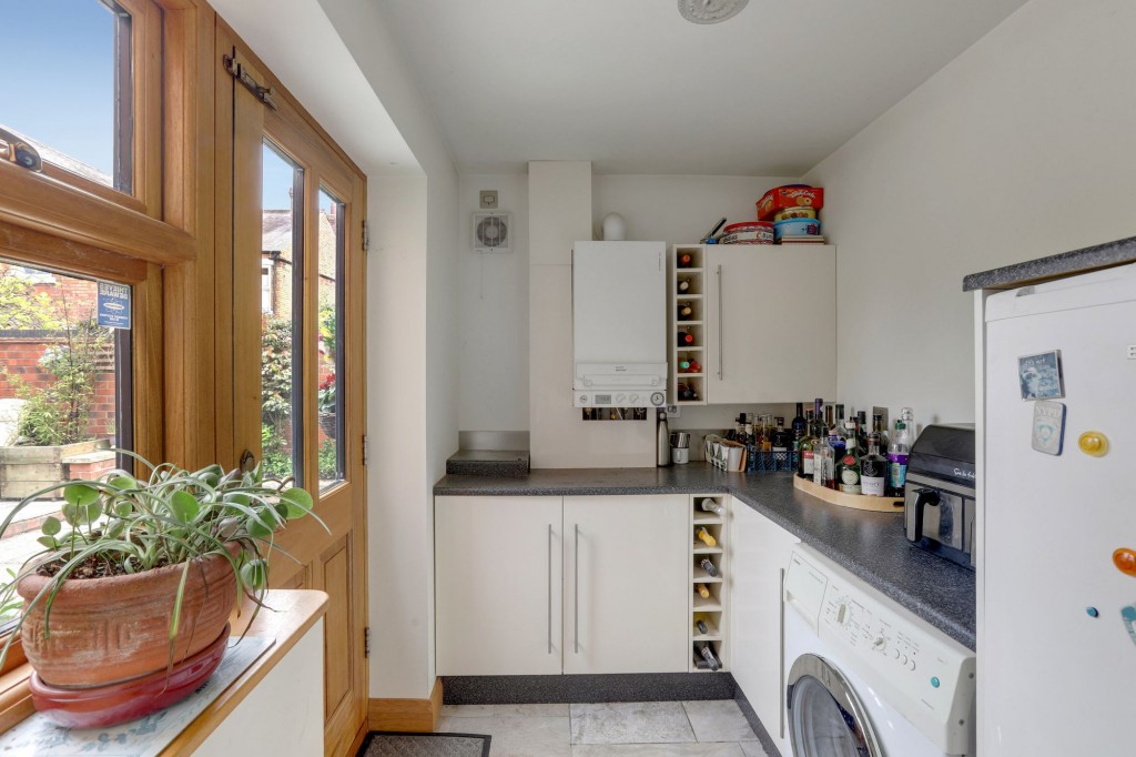 Cleveland Avenue, Draycott, DE72