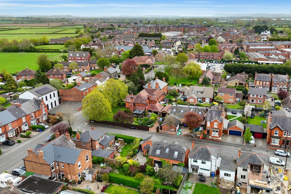 Cleveland Avenue, Draycott, DE72