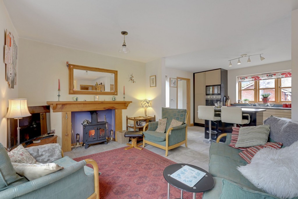Cleveland Avenue, Draycott, DE72