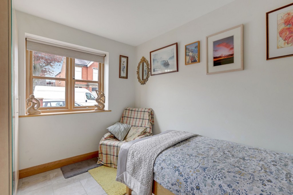 Cleveland Avenue, Draycott, DE72