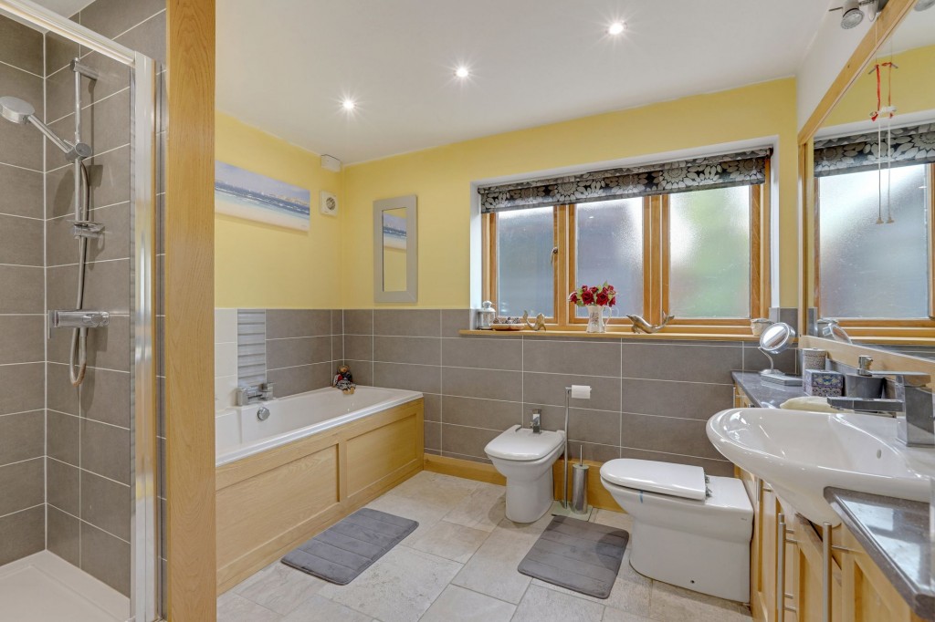 Cleveland Avenue, Draycott, DE72