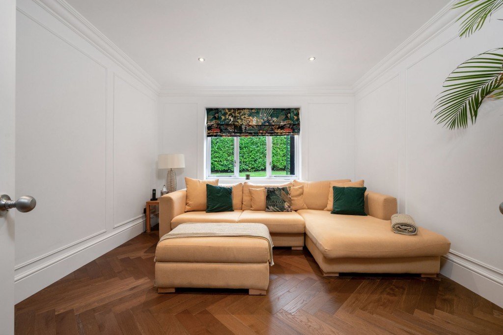 Holly Court, Bramcote, NG9