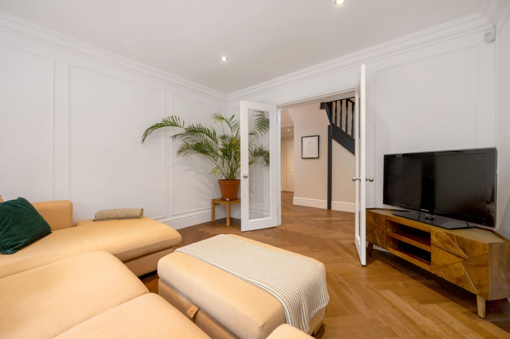 Holly Court, Bramcote, NG9