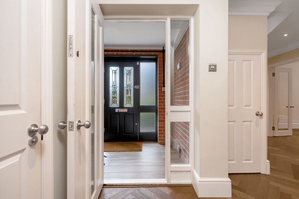 Holly Court, Bramcote, NG9