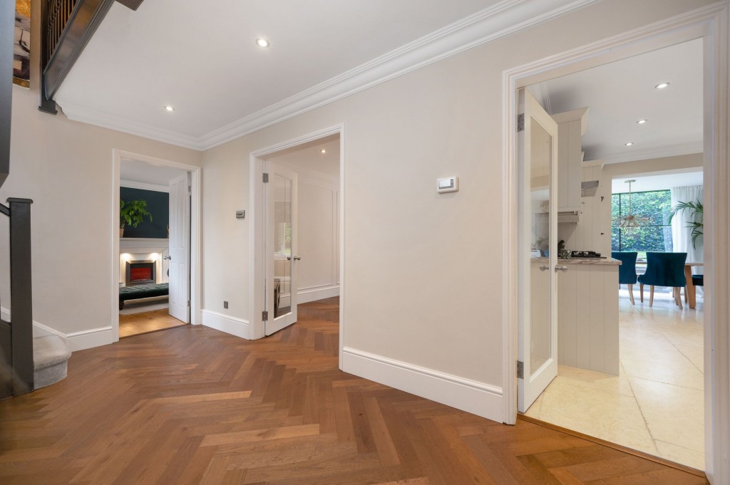 Holly Court, Bramcote, NG9