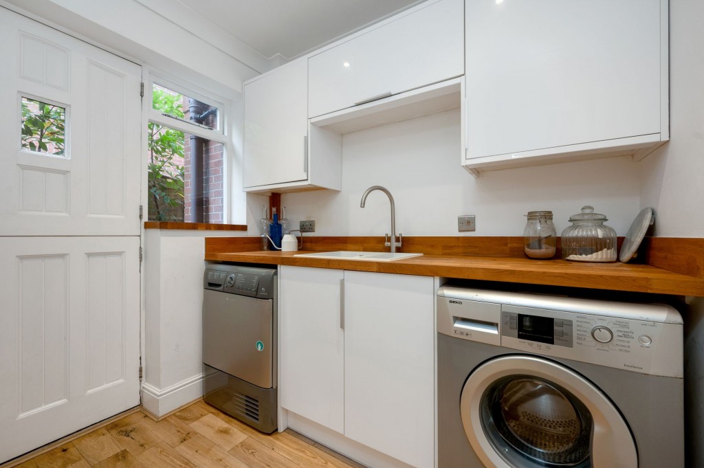 Holly Court, Bramcote, NG9