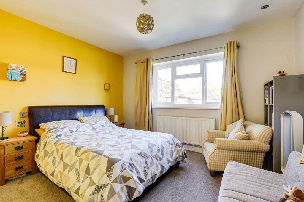 St. Helens Crescent, Burton Joyce, NG14