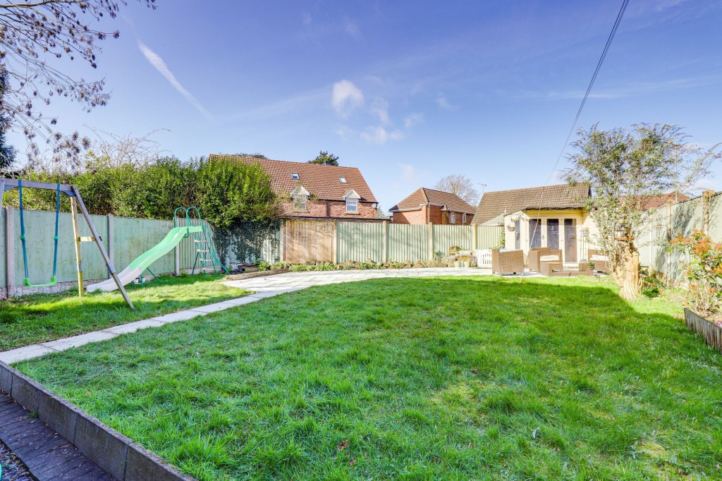 St. Helens Crescent, Burton Joyce, NG14