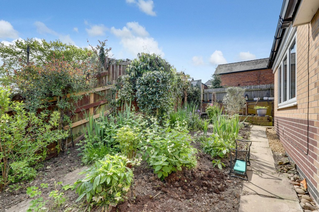 Laceyfields Road, Heanor, DE75