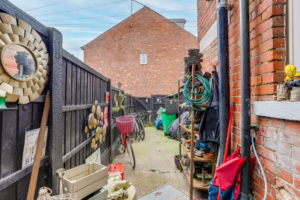 Nottingham Road, Nottingham, NG7