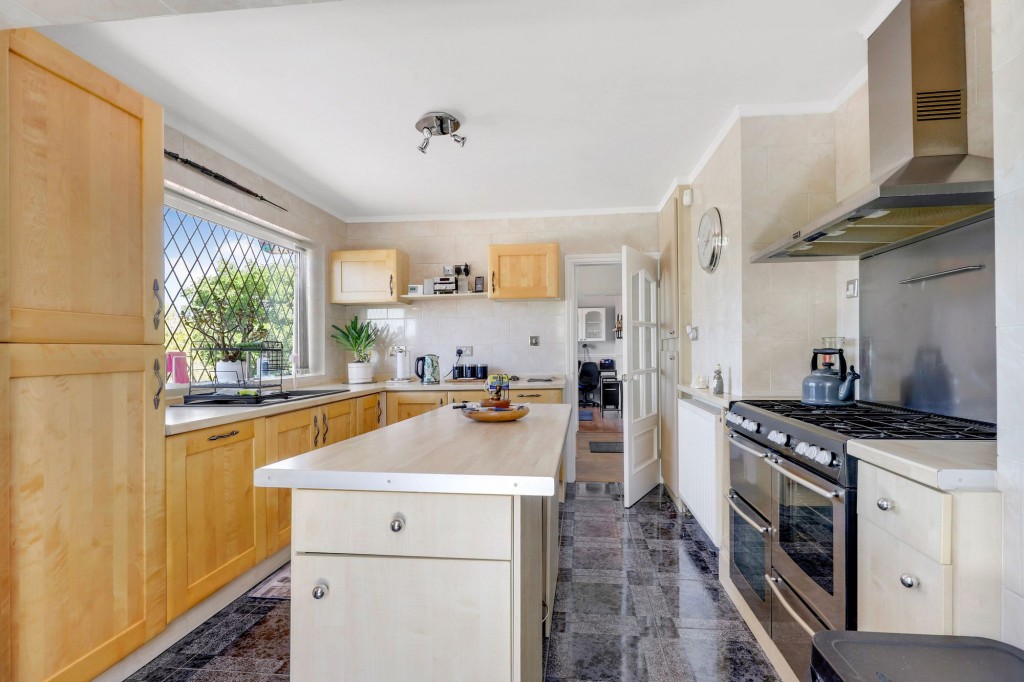 Middle Avenue, Carlton, NG4