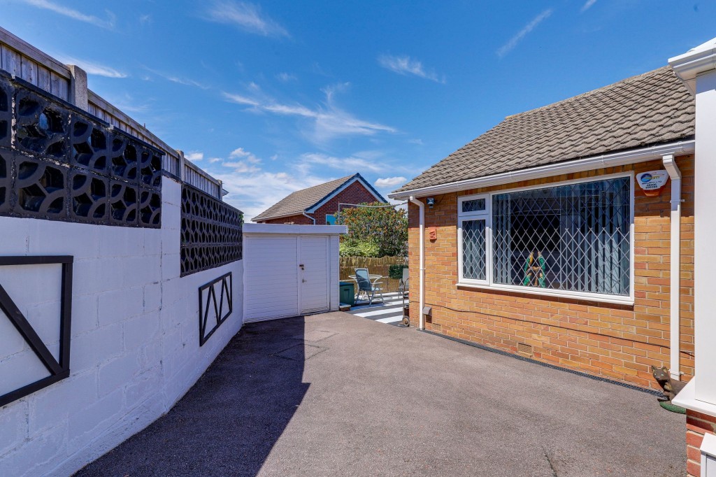 Middle Avenue, Carlton, NG4