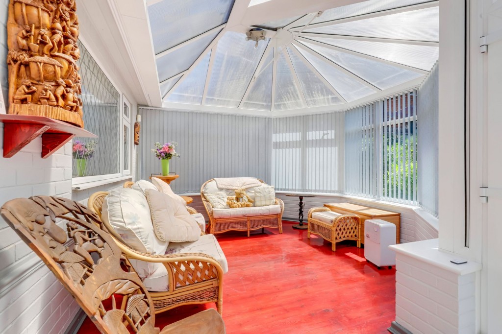 Middle Avenue, Carlton, NG4