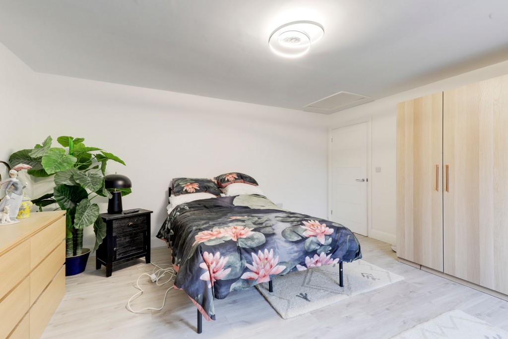 Broadway East, Carlton, NG4