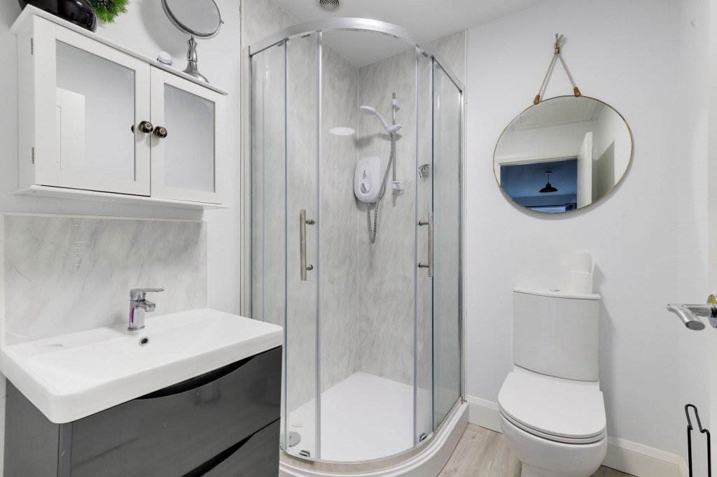 Broadway East, Carlton, NG4